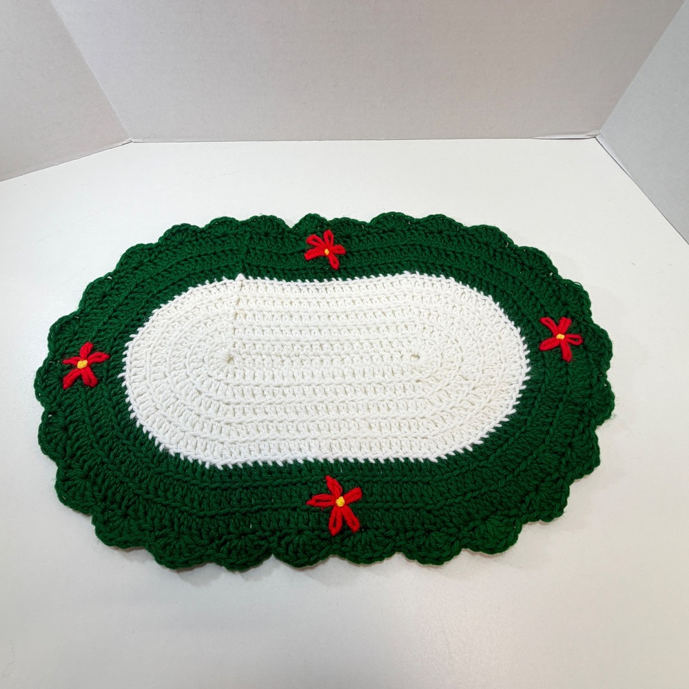 Christmas Poinsettia‎ Crochet Placemat Green White Oval Table Runner Vintage
